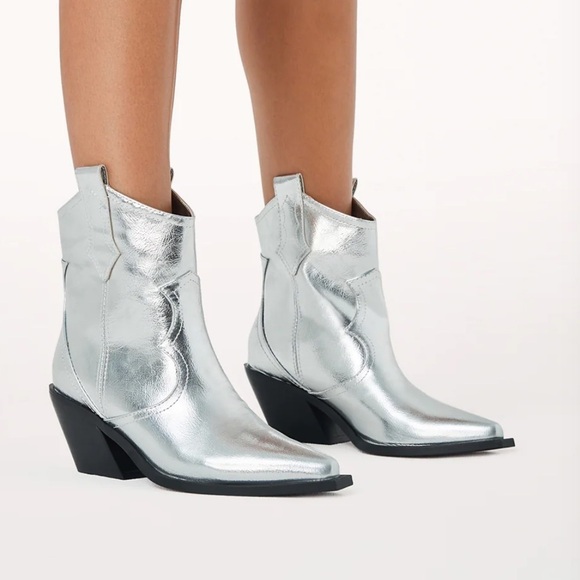 New in Box Bamboo Silver Metallic Cowgirl Ankle Boots! - Picture 1 of 10